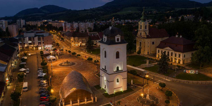 Kráľovské Brezno po zotmení